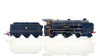 HORNBY 00 GAUGE - R2815 - SOUTHERN SUBURBAN 1957 TRAIN PACK HAILEYBURY & COACHES