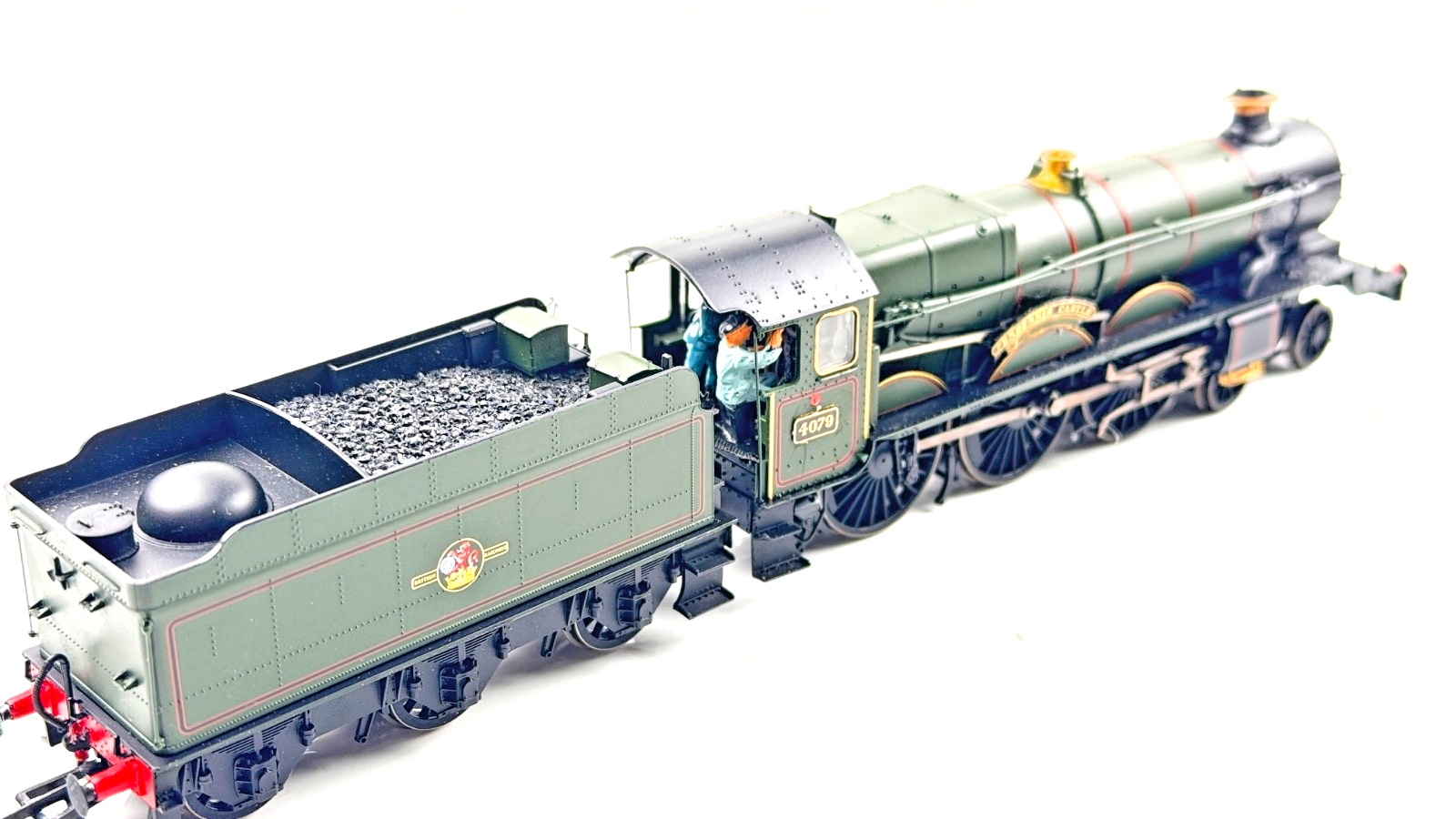 HORNBY 00 GAUGE - R3619 - BR (LATE) GREEN CASTLE CLASS PENDENNIS CASTLE 4079 NQP
