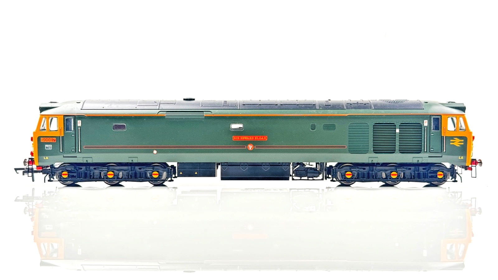 HORNBY 00 GAUGE - R2408 - CLASS 50 DIESEL 50007 BR GREEN 'SIR EDWARD ELGAR'