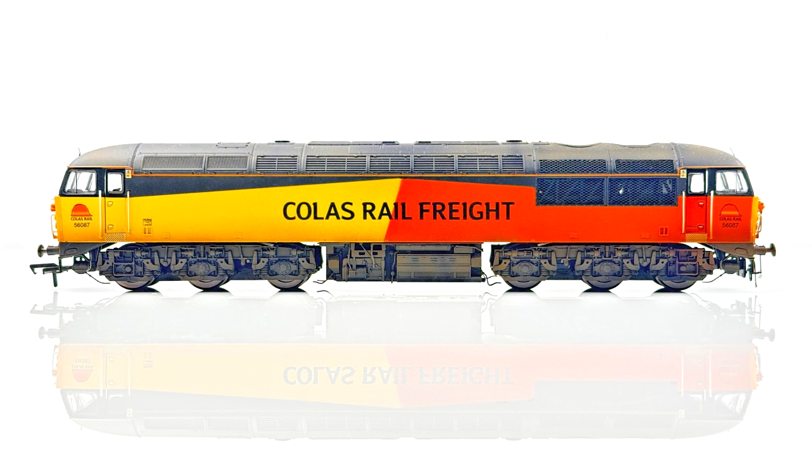 HORNBY 00 GAUGE - R3265 - CLASS 56 DIESEL 56087 COLAS RAIL FREIGHT WEATHERED