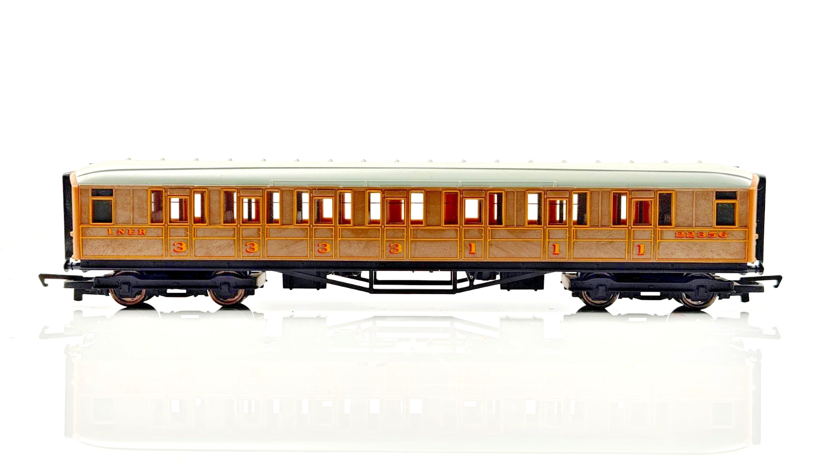 HORNBY 00 GAUGE - R1039 LNER TEAK GRESLEY PASSENGER COACHES ASSORTED X 4 UNBOXED