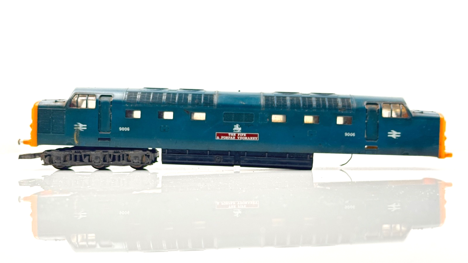 LIMA 00 GAUGE - CLASS 55 DIESEL DELTIC FIFE & FORFAR YEOMANRY 9006 - SPARES