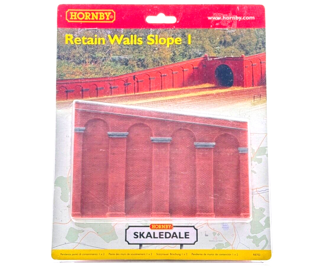 HORNBY 00 GAUGE SKALEDALE - R8702 - RETAIN WALLS SLOPE 1 RED BRICK - CARDED