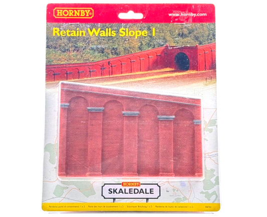 HORNBY 00 GAUGE SKALEDALE - R8702 - RETAIN WALLS SLOPE 1 RED BRICK - CARDED