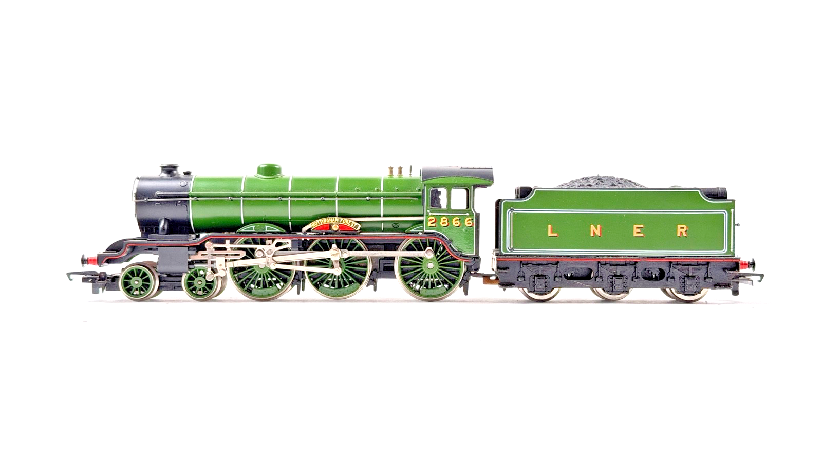 HORNBY 00 GAUGE - R053 - LNER APPLE GREEN B17 NOTTINGHAM FOREST - IMPERFECT