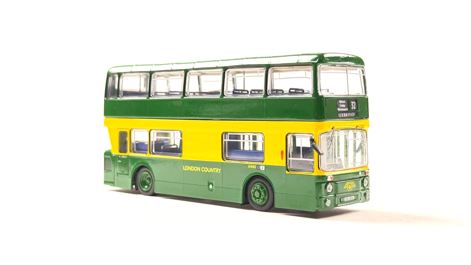 BRITBUS AN2-01 - 1/76 SCALE - PARK ROYAL NBC DOUBLE DECK LONDON COUNTRY DAMAGED