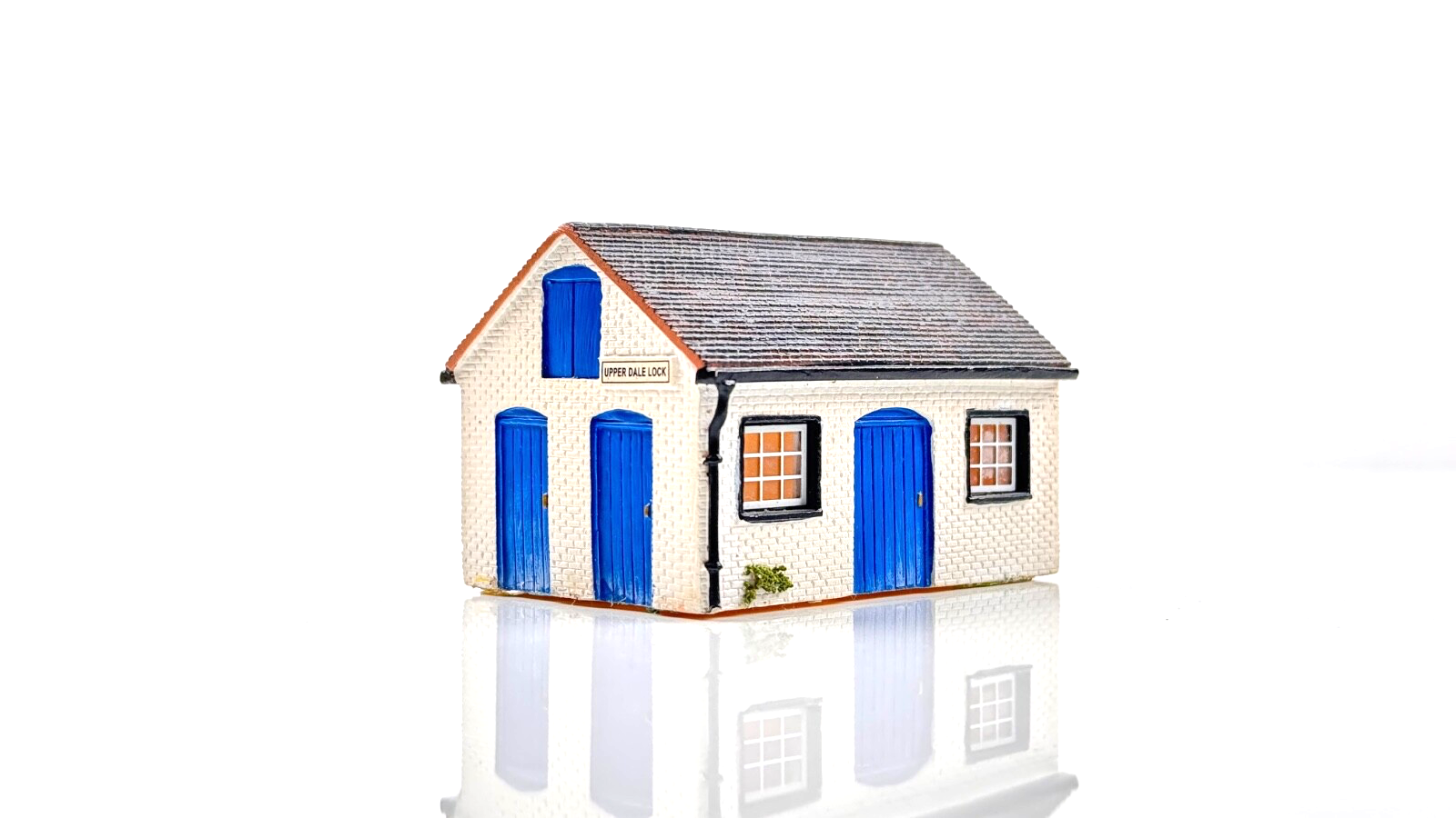 HORNBY 00 GAUGE SKALEDALE - R8655 - CANAL LOCK SIDE STORES - UNBOXED