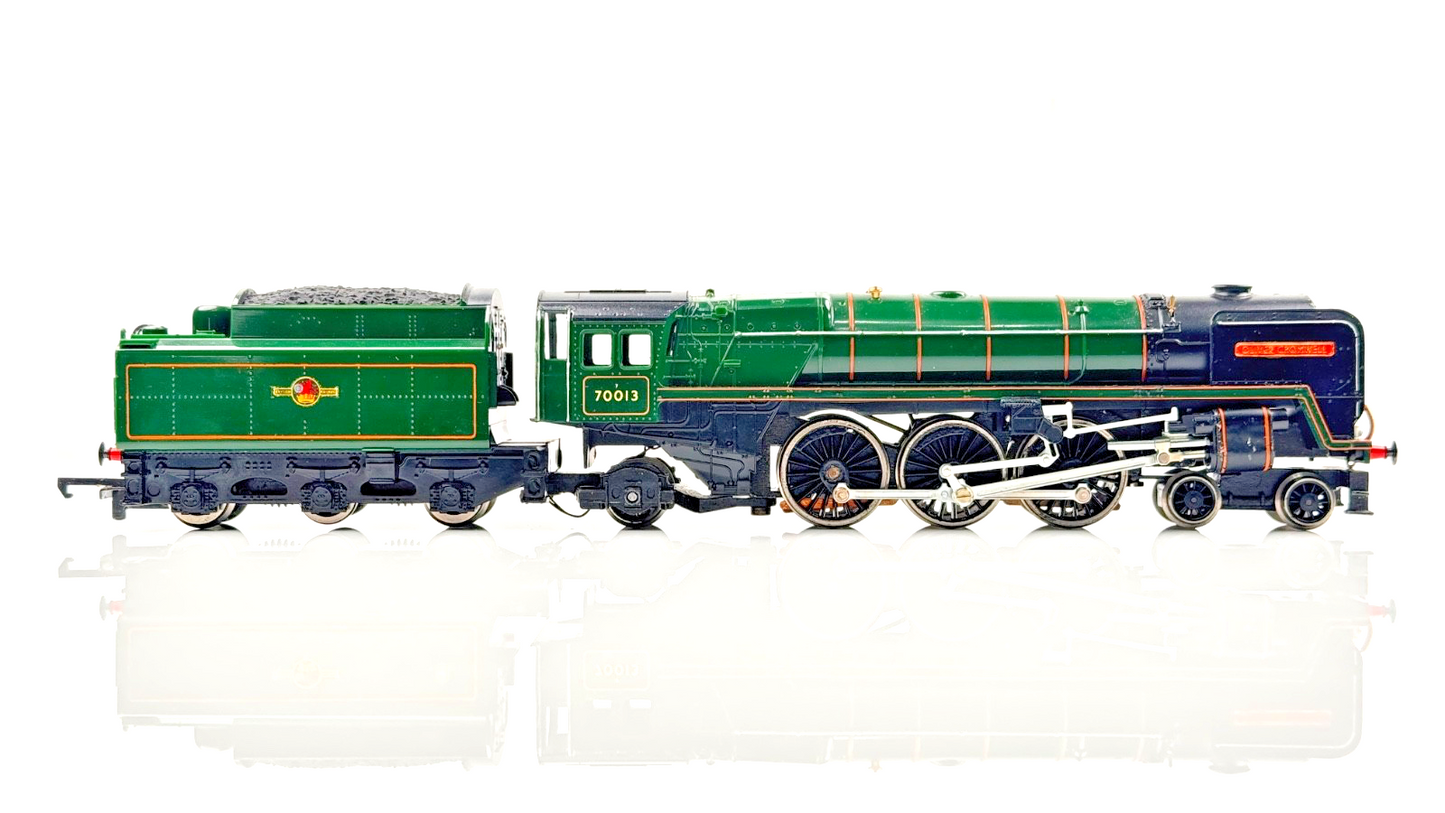 HORNBY 00 GAUGE - BR GREEN 4-6-2 BRITANNIA OLIVER CROMWELL 70013 - UNBOXED