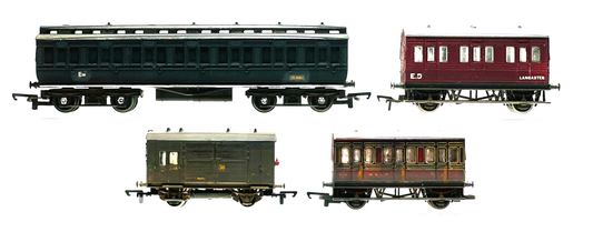TRIANG/HORNBY/LIMA 00 GAUGE - MIXED RAKE OF DECOMMISSIONED COACHES/HORSE BOX UB