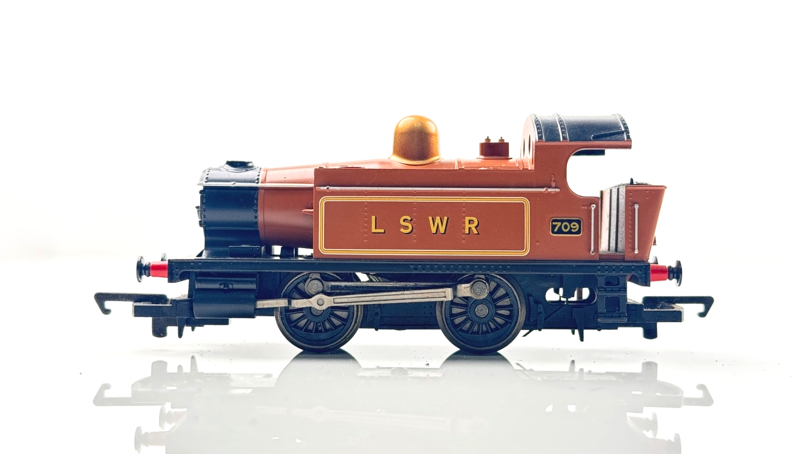 HORNBY 00 GAUGE - LSWR 0-4-0 INDUSTRIAL TANK LOCOMOTIVE NO.709 - UNBOXED