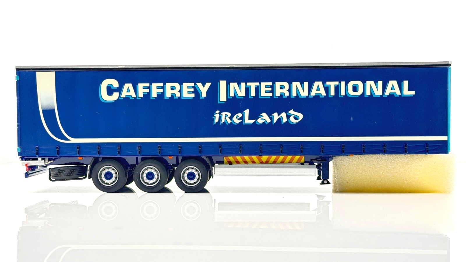 UNIVERSAL HOBBIES 1/50 - CAFFREY INTERNATIONAL IRELAND TRAILER ONLY - BOXED