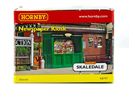 HORNBY SKALEDALE 00 GAUGE - R8552/R8986/R8797 - 2 X GARAGES & NEWSPAPER KIOSK