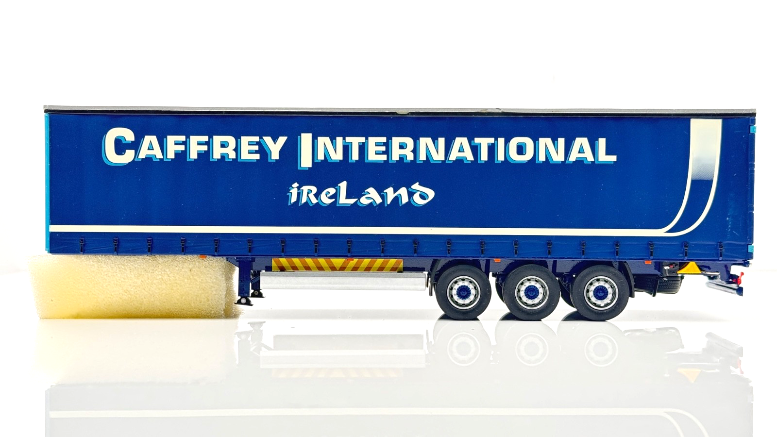 UNIVERSAL HOBBIES 1/50 - CAFFREY INTERNATIONAL IRELAND TRAILER ONLY - BOXED
