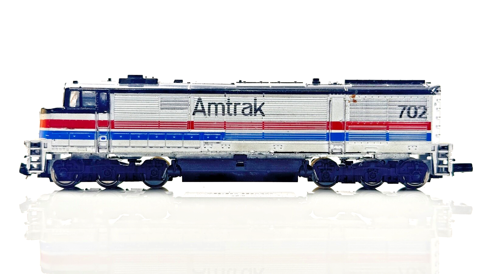 TRIX N GAUGE - AMTRAK DIESEL LOCOMOTIVE NO.702 - UNBOXED
