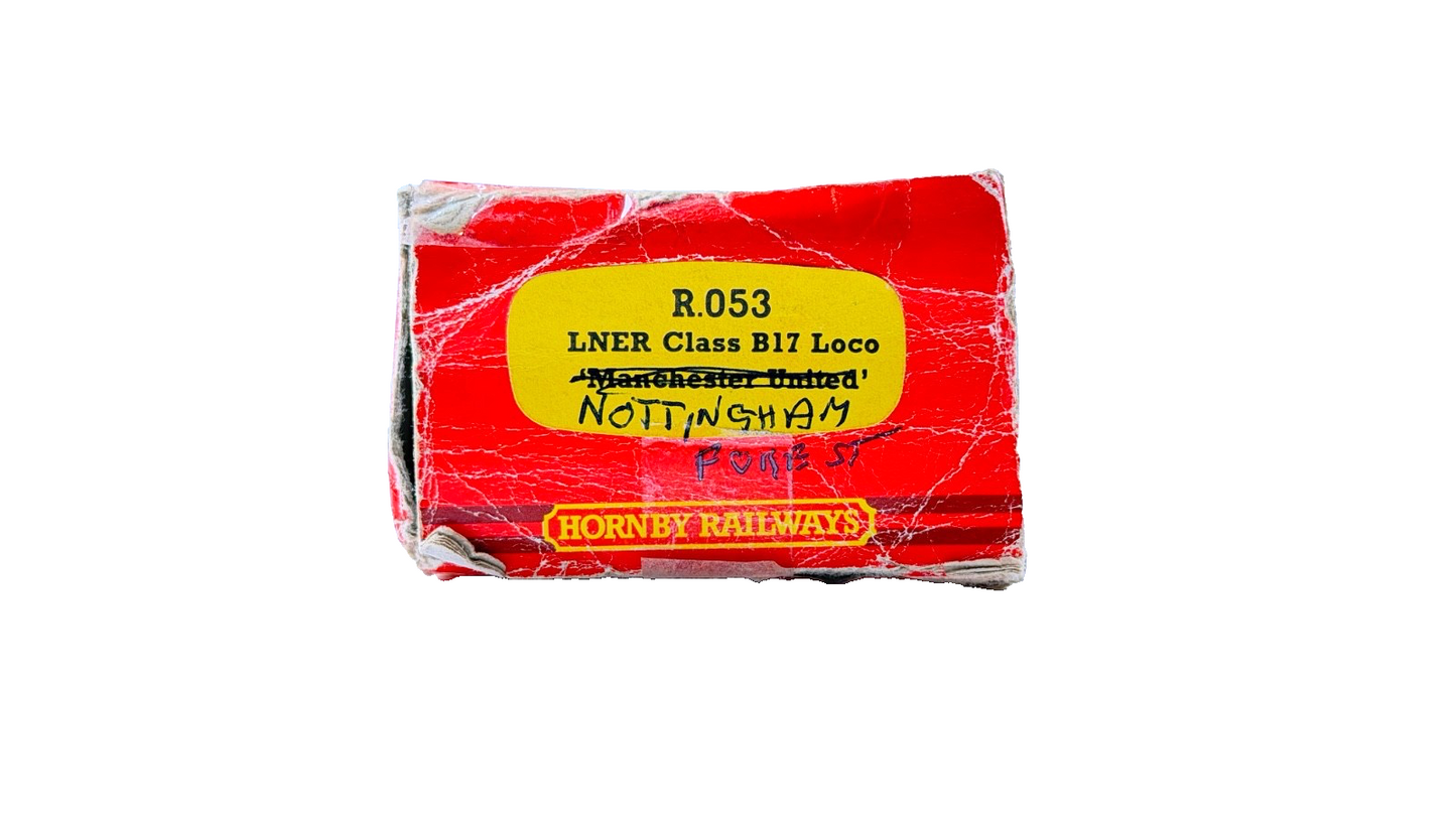 HORNBY 00 GAUGE - R053 - LNER APPLE GREEN B17 NOTTINGHAM FOREST - IMPERFECT