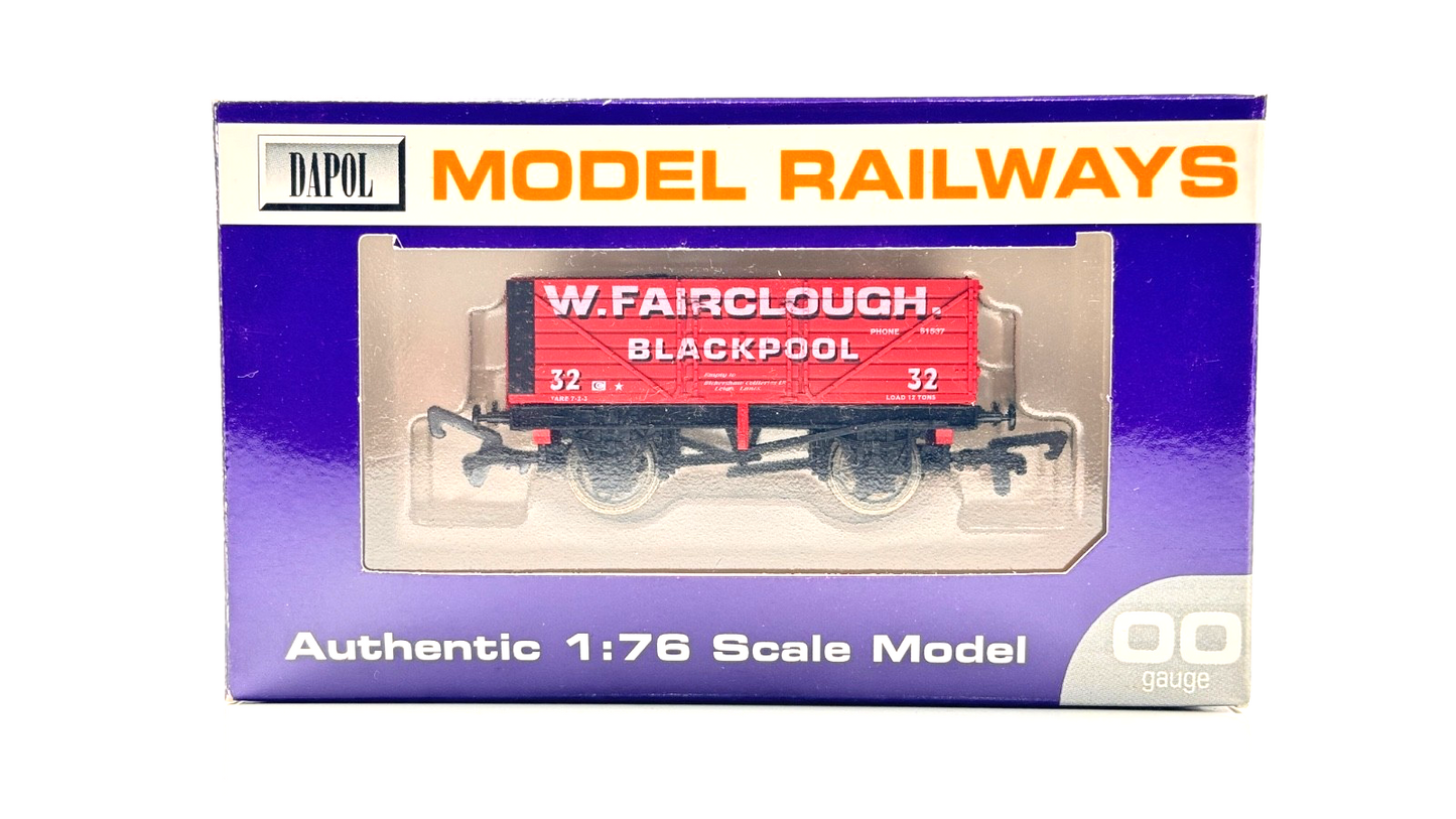DAPOL 00 GAUGE - W. FAIRCLOUGH PLANK WAGON BLACKPOOL NO.32 (LIMITED EDITION)