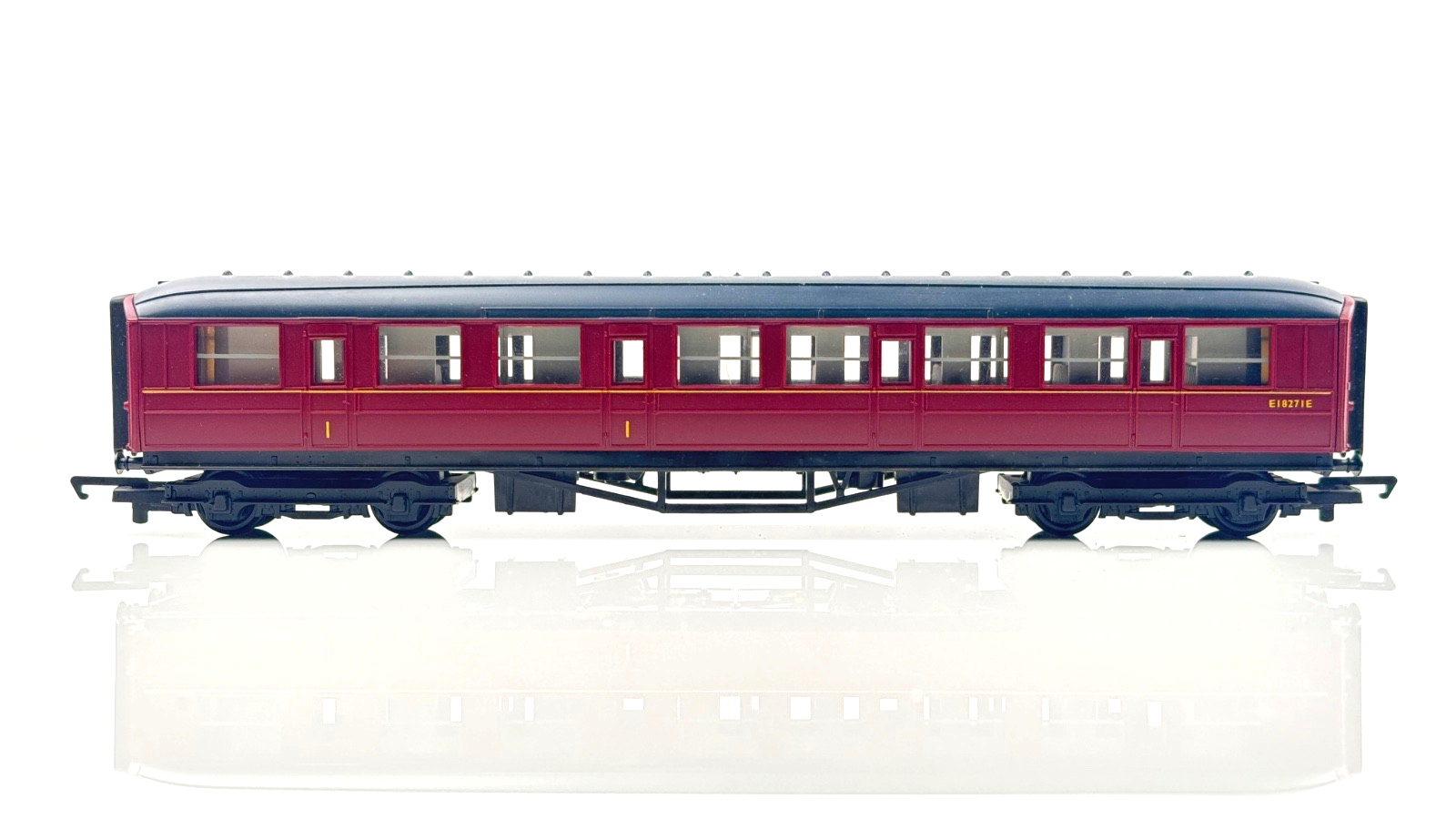 HORNBY 00 GAUGE - BR MAROON EX-LNER COMPOSITE PASSENGER COACH E18271E - UNBOXED