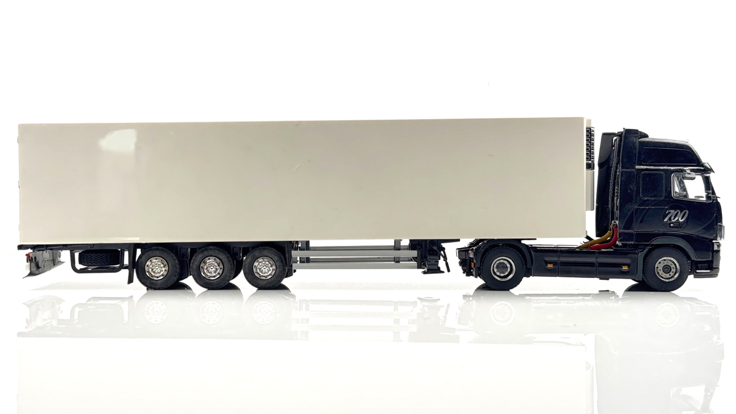 WSI/TEKNO 1/50 SCALE - VOLVO FH3 4X2 GLOBE 700 & WHITE CURTAINSIDE SEMI TRAILER