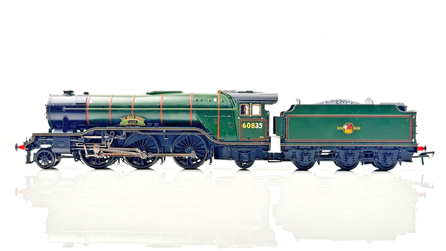 BACHMANN 00 GAUGE - 35-202 - LNER V2 CLASS 60835 THE GREEN HOWARD - RENAMED