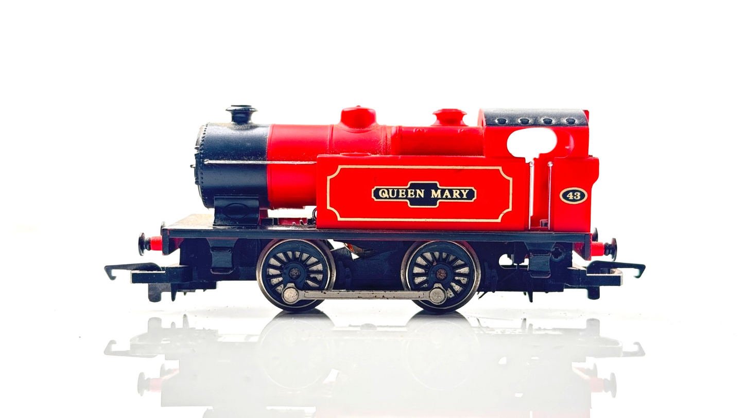 HORNBY 00 GAUGE - QUEEN MARY RED 0-4-0 INDUSTRIAL TANK LOCOMOTIVE 43 - UNBOXED