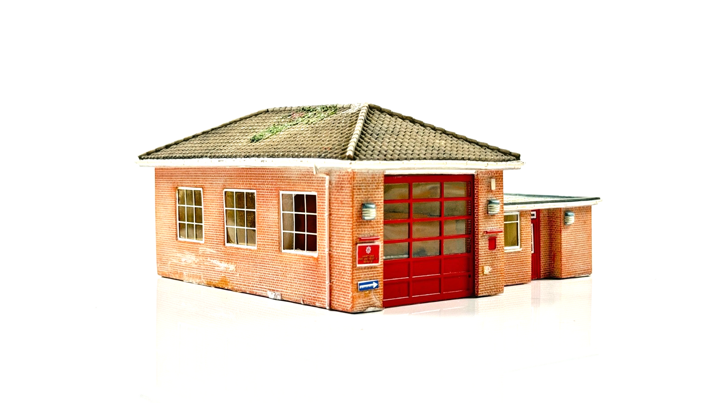 BACHMANN SCENECRAFT 00 GAUGE - 44-075 - FIRE STATION - UNBOXED