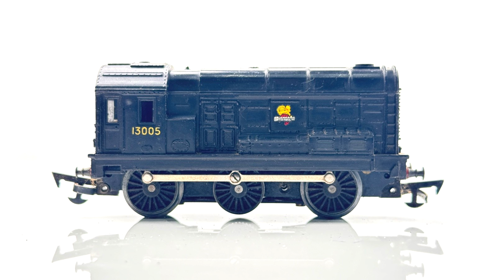 TRIANG 00 GAUGE - CLASS 08 DIESEL SHUNTER 13005 BR BLACK - SPARES REPAIRS