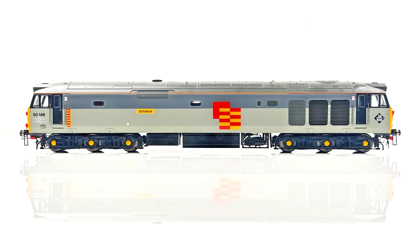 HORNBY 00 GAUGE - R2434 - CLASS 50 RAILFREIGHT DEFIANCE 50149 - DCC FITTED