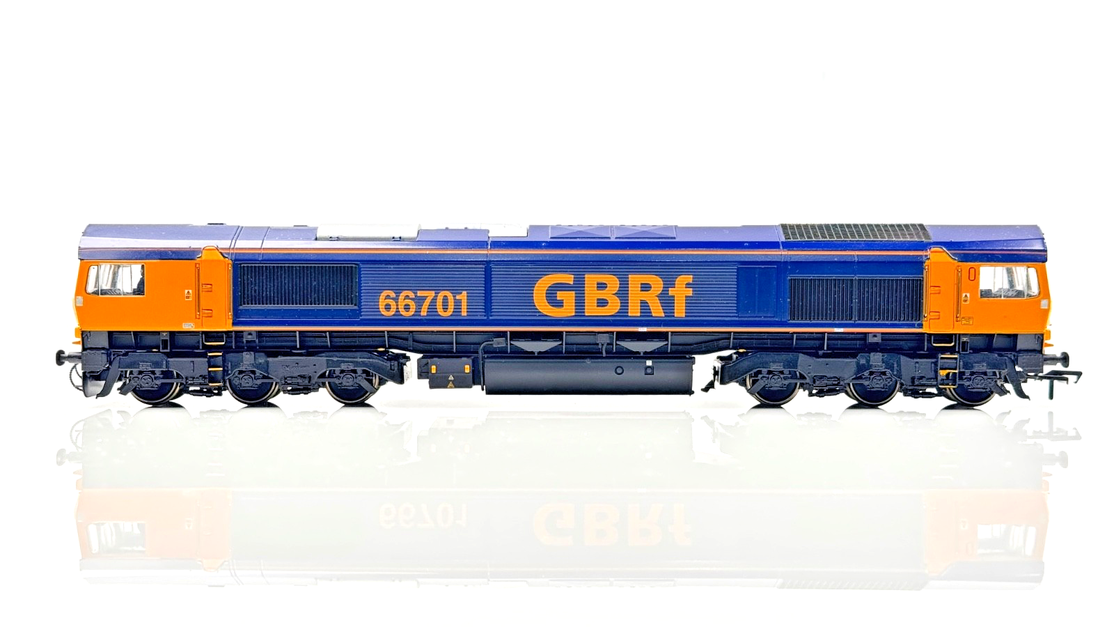 BACHMANN 00 GAUGE - 32-727 - CLASS 66 DIESEL 66701 GBRF LIVERY - BOXED