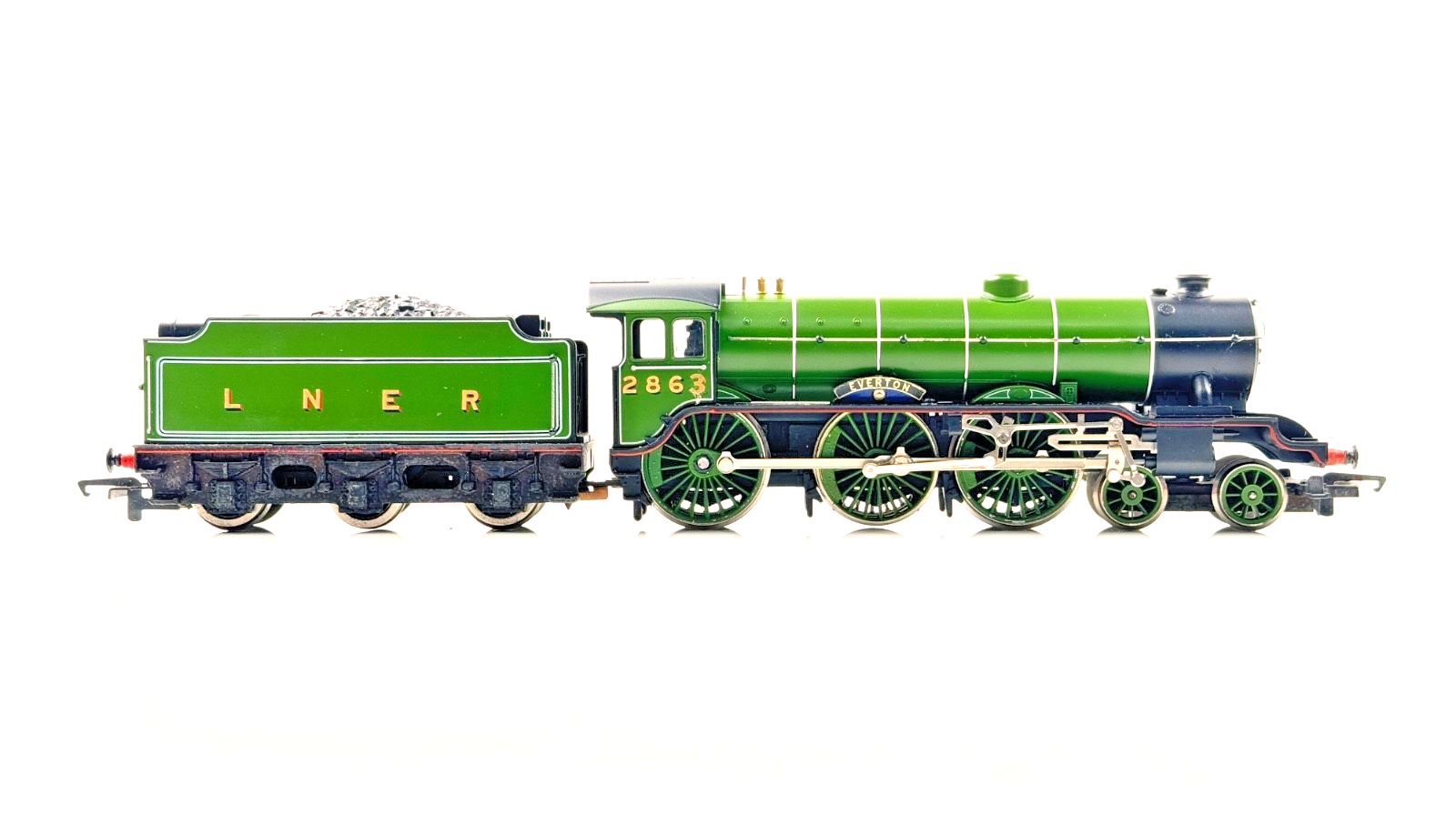 HORNBY 00 GAUGE - LNER APPLE GREEN 4-6-0 CLASS B17 EVERTON 2863 - RENAMED