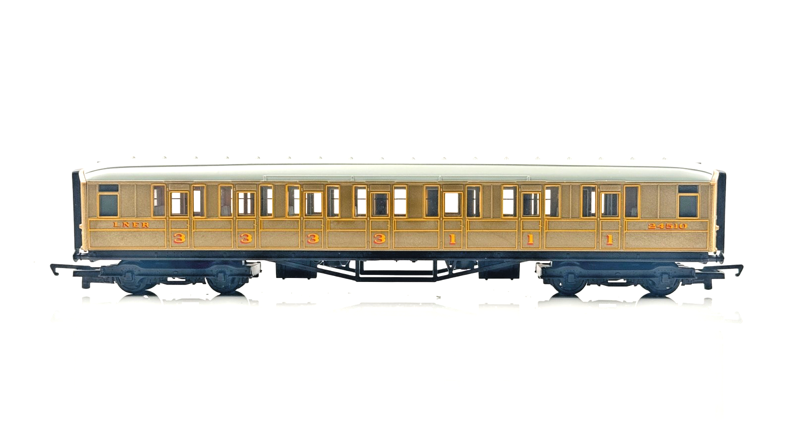 HORNBY 00 GAUGE - LNER TEAK GRESLEY PASSENGER COACHES ASSORTED X 3 - UNBOXED
