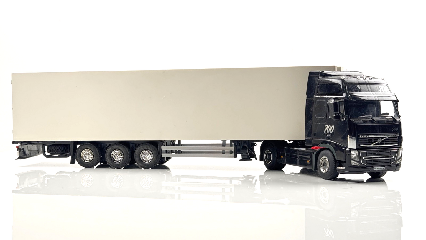 WSI/TEKNO 1/50 SCALE - VOLVO FH3 4X2 GLOBE 700 & WHITE CURTAINSIDE SEMI TRAILER