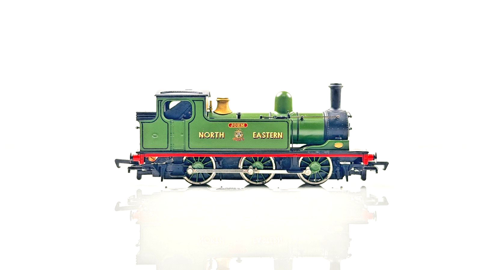 MAINLINE 00 GAUGE - NORTH EASTERN NE GREEN J72 TANK 'JOEM' - BOXED