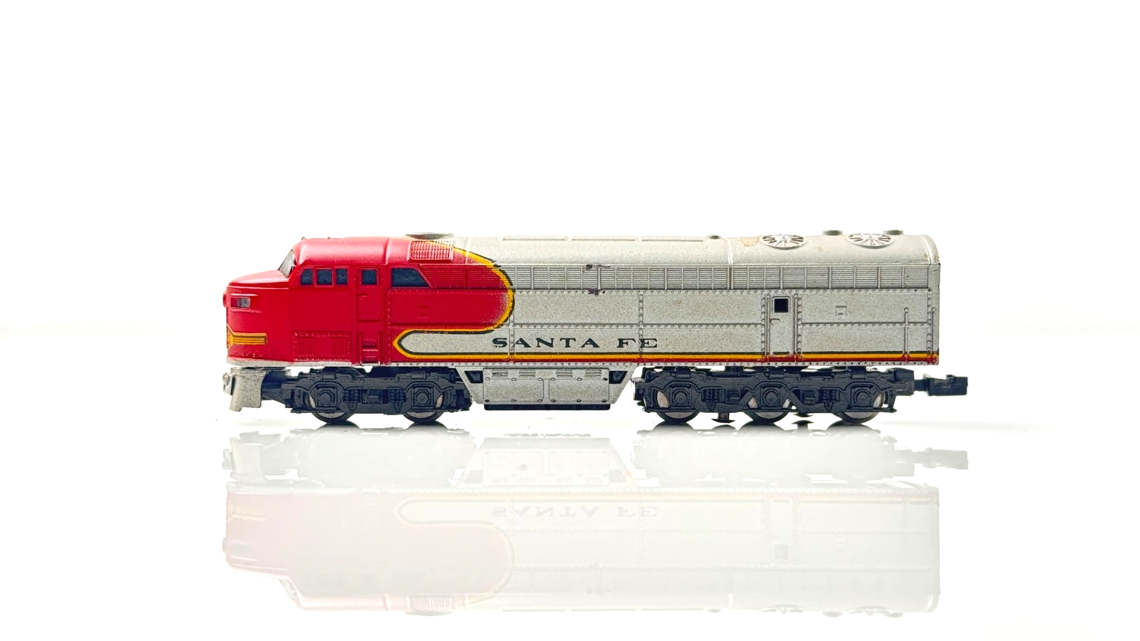 ATLAS N GAUGE - SANTA FE DIESEL LOCOMOTIVE DUMMY/FAULTY LOCO - UNBOXED
