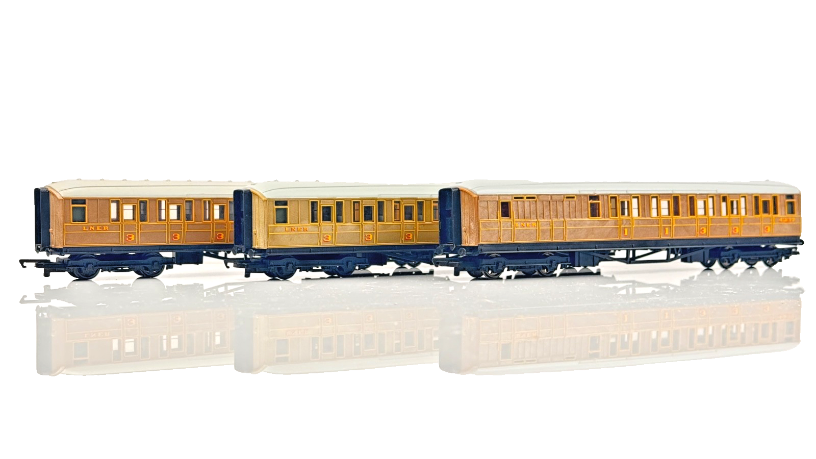 HORNBY 00 GAUGE - LNER TEAK GRESLEY PASSENGER COACHES ASSORTED X 3 - UNBOXED