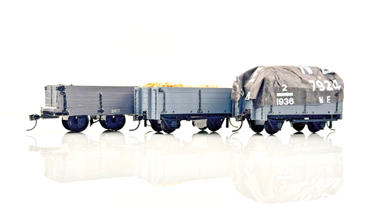 KIT BUILT/O-16.5 NG7 NARROW GAUGE - 3 X MIXED NE WAGONS WITH LOADS - UB