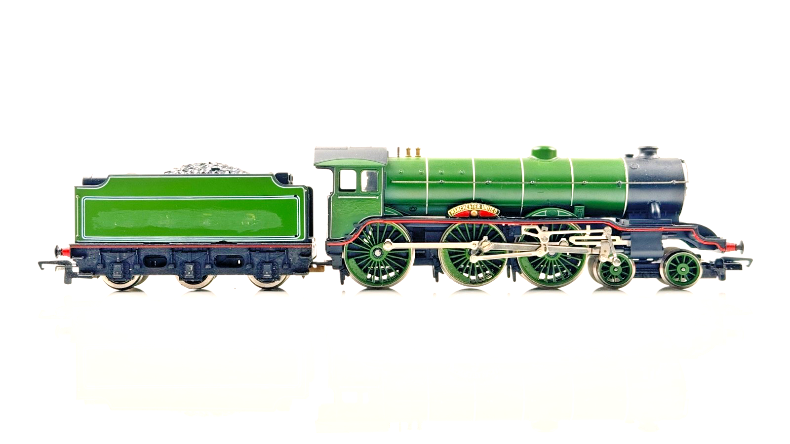 HORNBY 00 GAUGE - R053 - LNER APPLE GREEN CLASS B17 MANCHESTER UNITED DEBRANDED