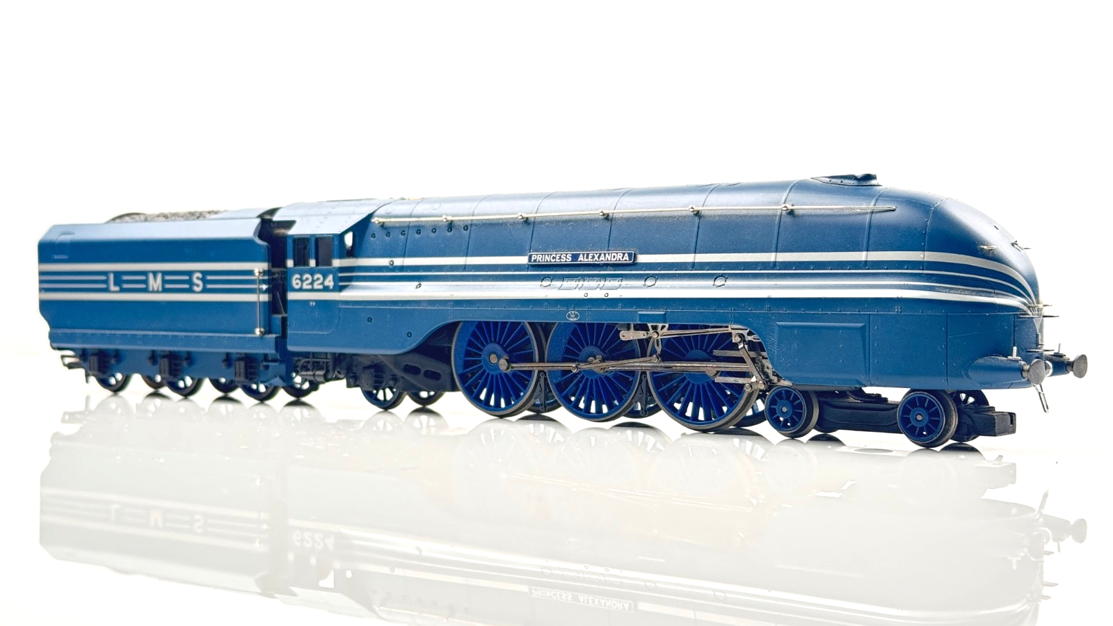 HORNBY 00 GAUGE - R2371M - LMS BLUE CORONATION PRINCESS ALEXANDRA NEEDS SERVICE