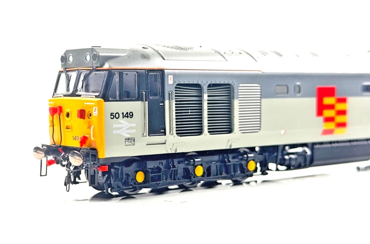 HORNBY 00 GAUGE - R2434 - CLASS 50 RAILFREIGHT DEFIANCE 50149 - DCC FITTED