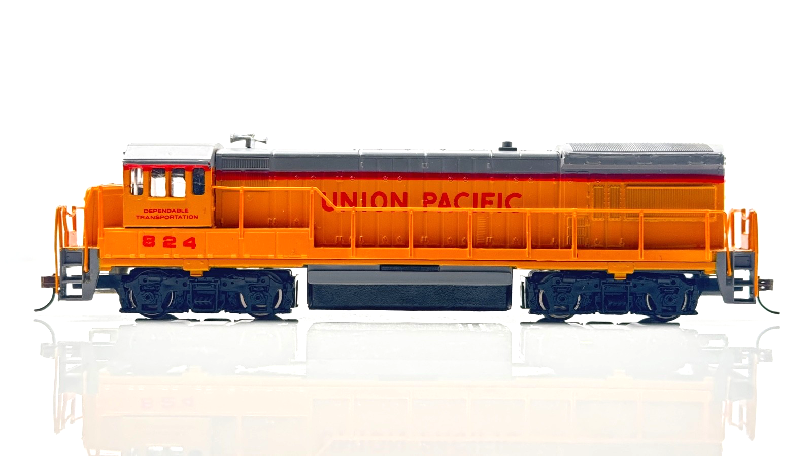BACHMANN HO SCALE - U36B DIESEL LOCOMOTIVE UNION PACIFIC UP NO.824 - BOXED
