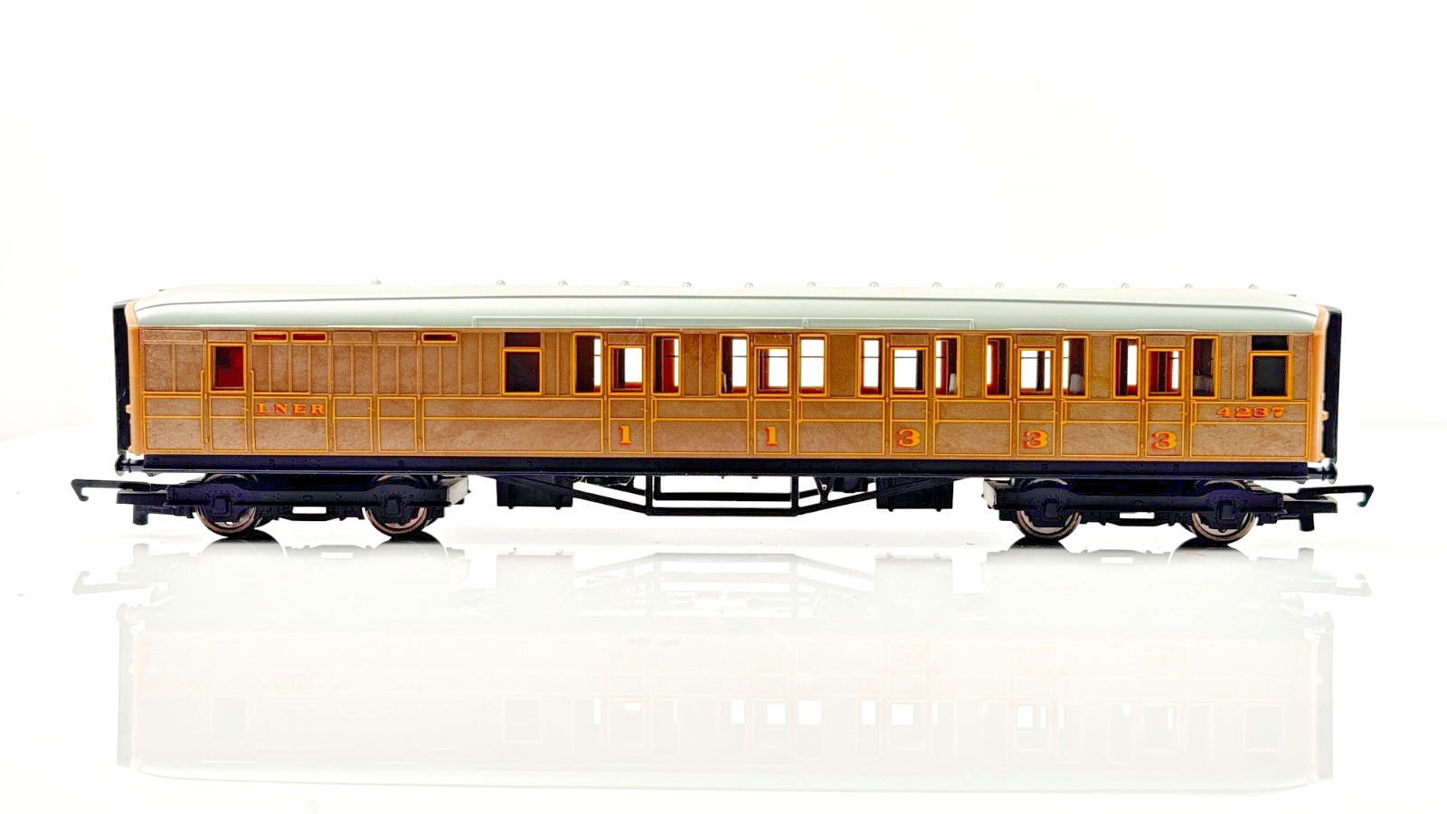 HORNBY 00 GAUGE - R1039 LNER TEAK GRESLEY PASSENGER COACHES ASSORTED X 4 UNBOXED