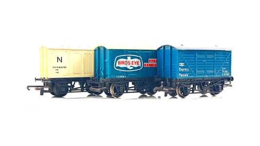 HORNBY 00 GAUGE - RAKE OF 3 WAGONS NE BIRDS EYE BR EXPRESS PARCELS VENT VANS UB