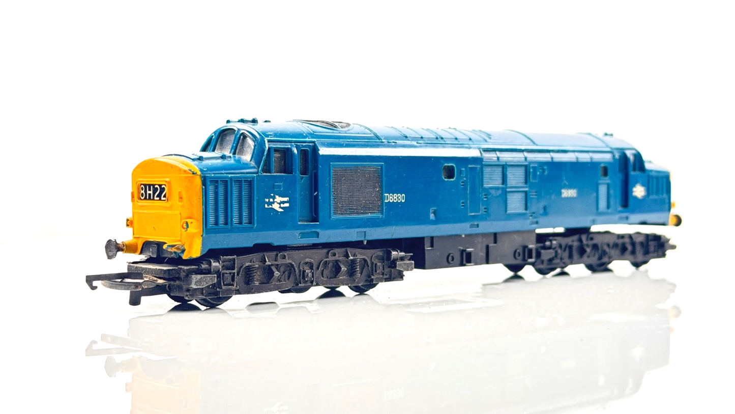 TRIANG 00 GAUGE - CLASS 37 DIESEL LOCOMOTIVE BR BLUE D6830 - UNBOXED SPARES
