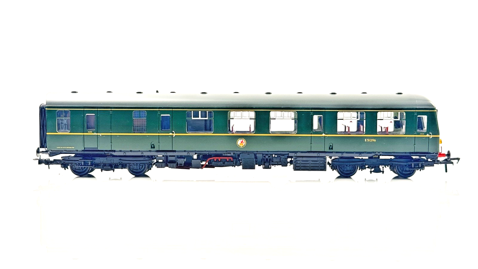 BACHMANN 00 GAUGE - 31-327 - CLASS 105 TWO CAR DMU BR GREEN W/HALF YELLOW ENDS