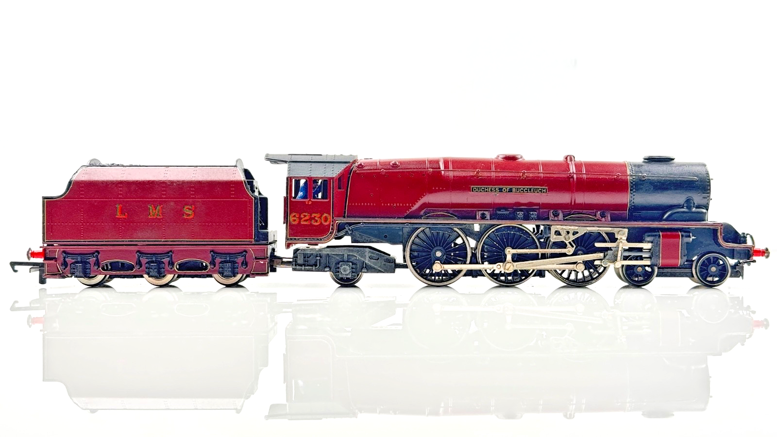 HORNBY 00 GAUGE - LMS MAROON 4-6-2 DUCHESS OF BUCCLEUCH 6230 LOCOMOTIVE - BOXED