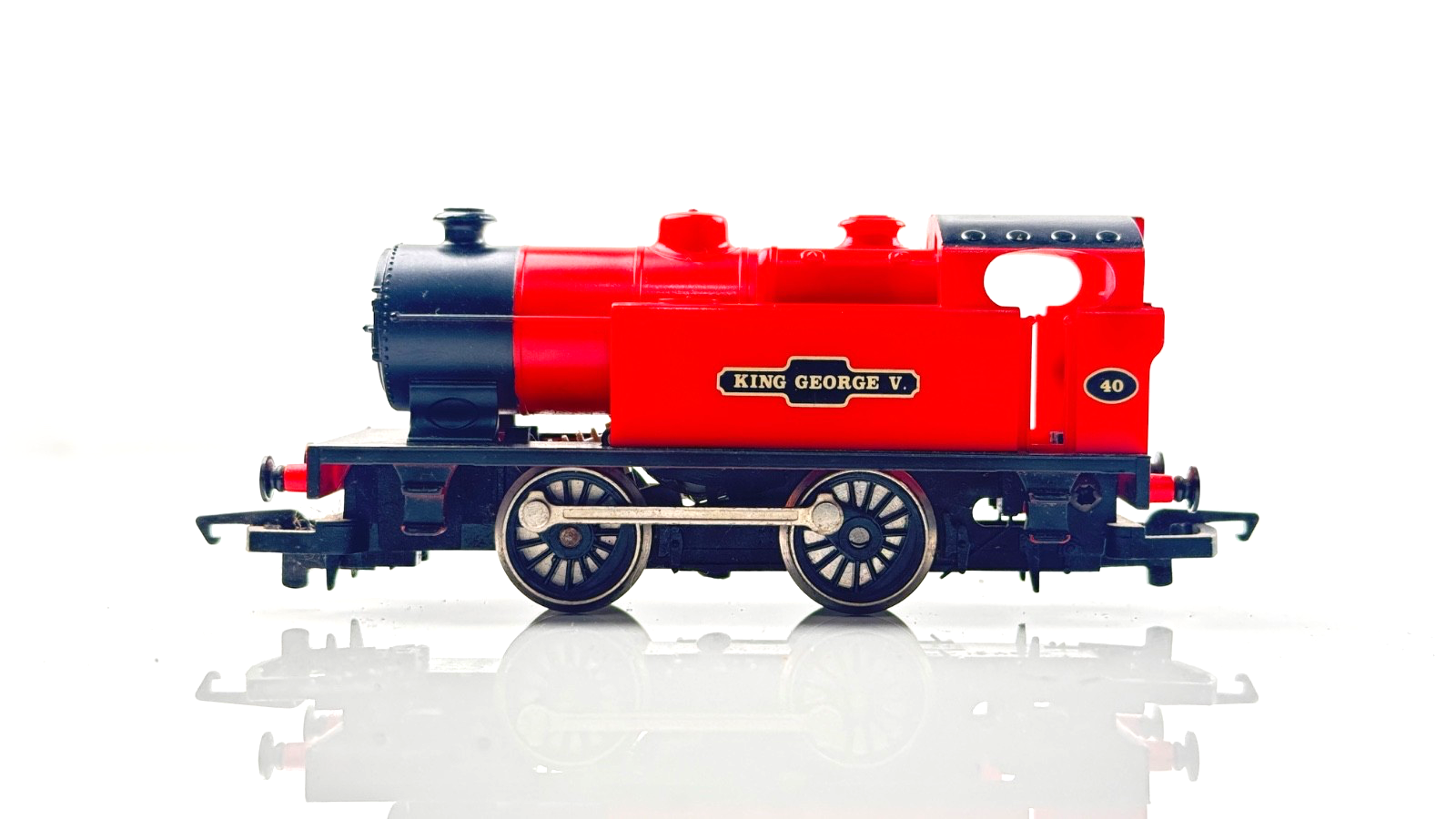 HORNBY 00 GAUGE - KING GEORGE V 0-4-0 INDUSTRIAL TANK LOCOMOTIVE NO.40 - UNBOXED