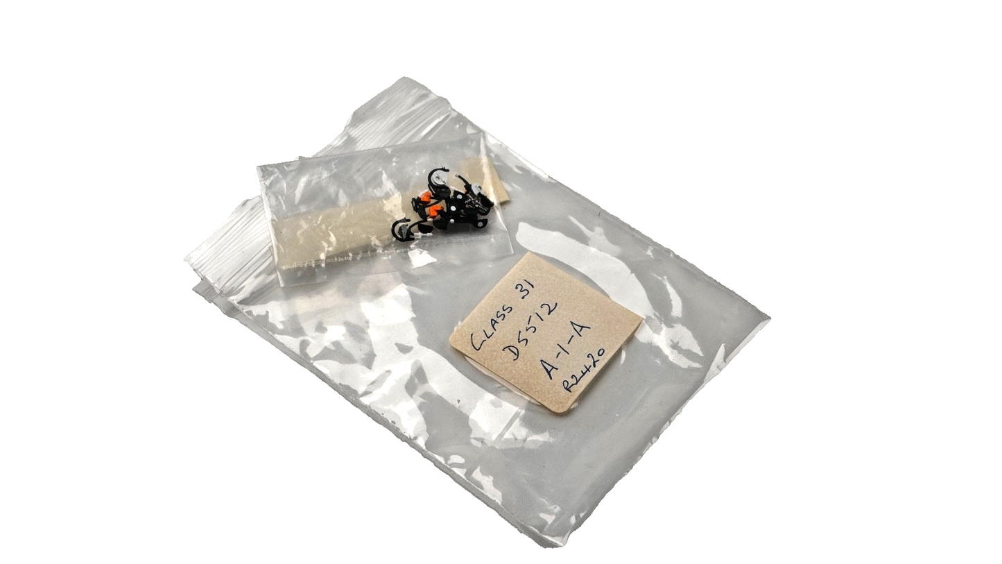 HORNBY 00 GAUGE R2420 BR GREEN CLASS 31 AIA-AIA DIESEL LOCOMOTIVE DETAIL PACK