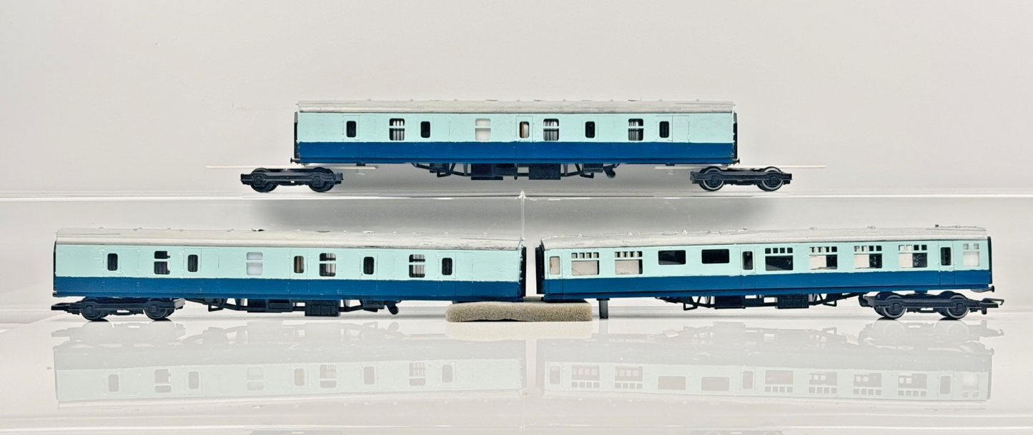 LIMA/TTR 00 GAUGE - CUSTOM REFINISHED LNER CORONATION ARTICULATED COACHES X 3