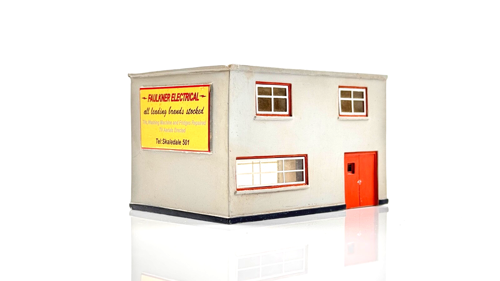 HORNBY 00 GAUGE SKALEDALE - R8749 - FAULKNER ELECTRICAL STORE SHOP - UNBOXED