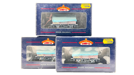 BACHMANN 00 GAUGE - 33-080/33-081 - CHINA CLAY WAGON WITH HOOD BAUXITE X 3 BOXED