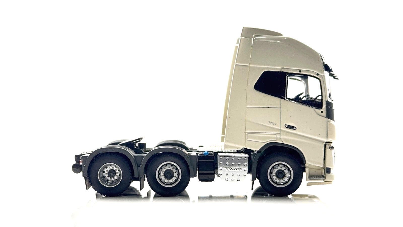 TEKNO 1/50 SCALE - VOLVO FH16 GLOBE 6X2 WHITE TRACTOR CAB UNIT - INCORRECT BOX